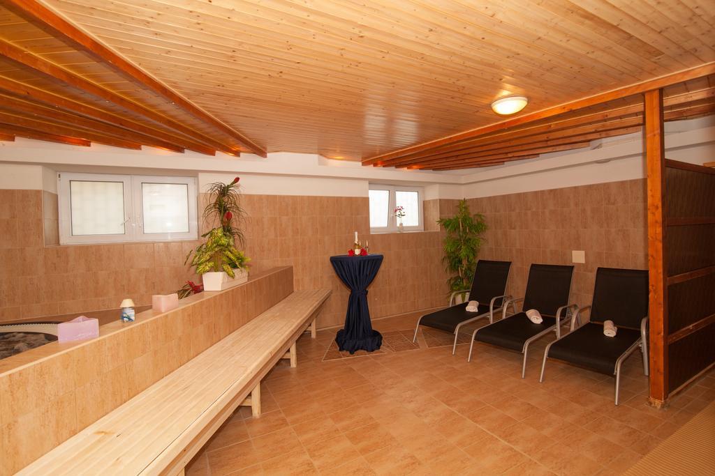 Sport-V-Hotel Hrotovice Exterior foto