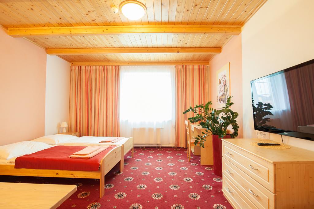 Sport-V-Hotel Hrotovice Quarto foto