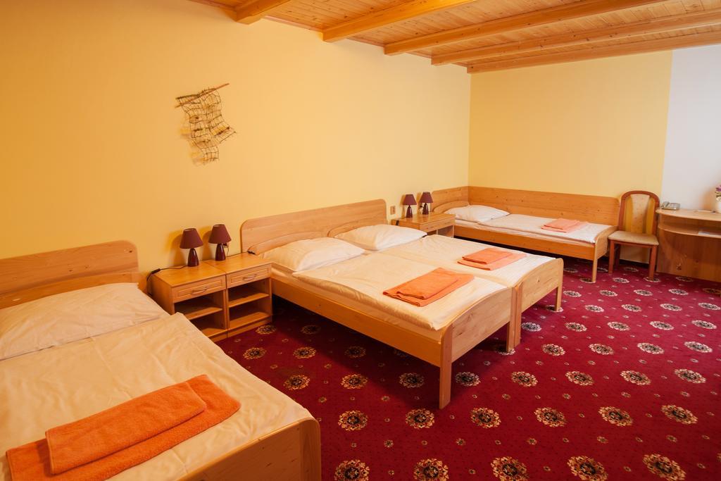 Sport-V-Hotel Hrotovice Quarto foto
