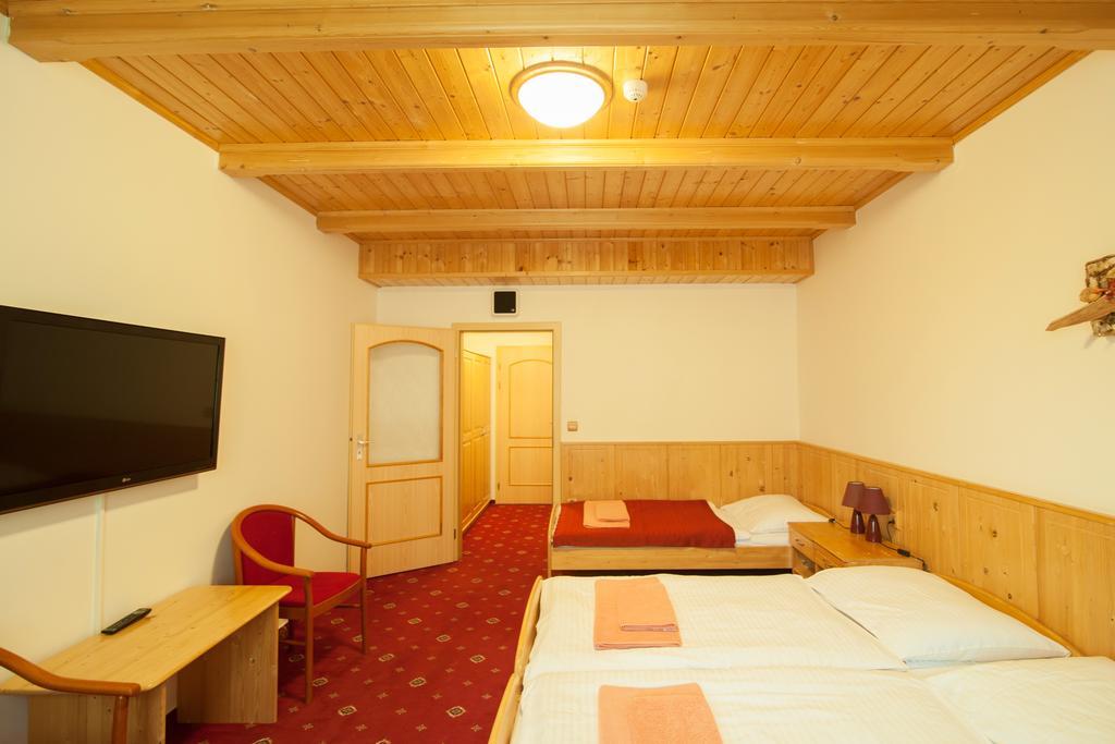Sport-V-Hotel Hrotovice Quarto foto