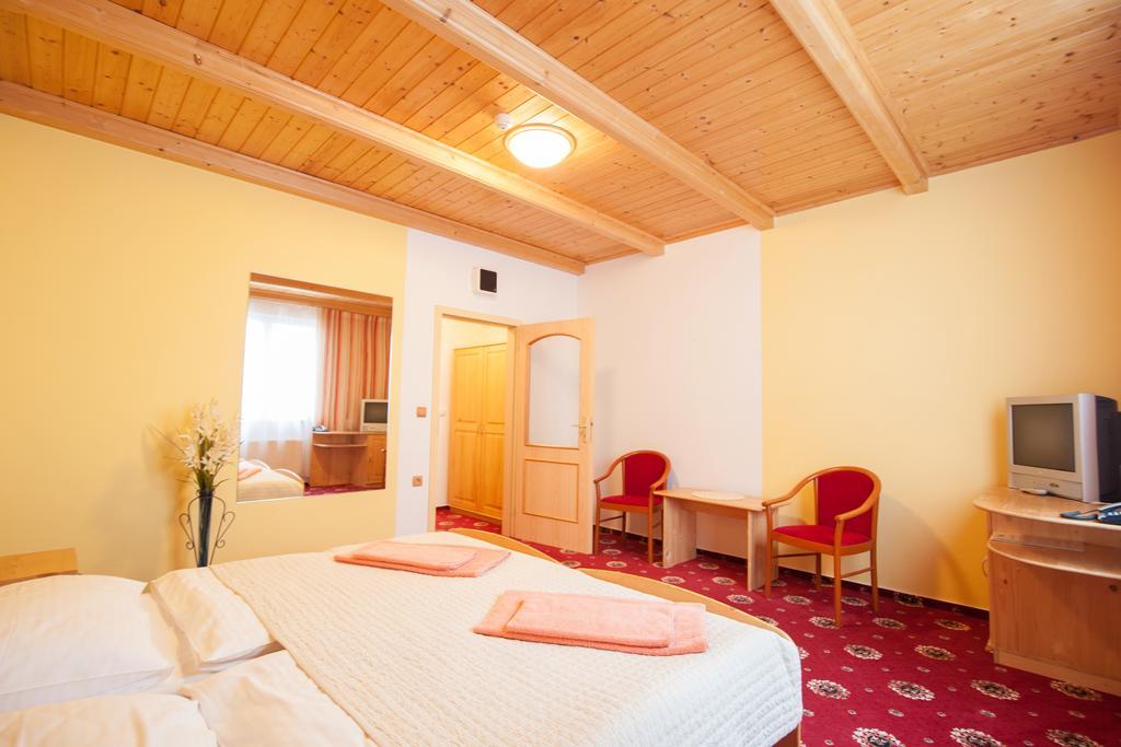 Sport-V-Hotel Hrotovice Quarto foto