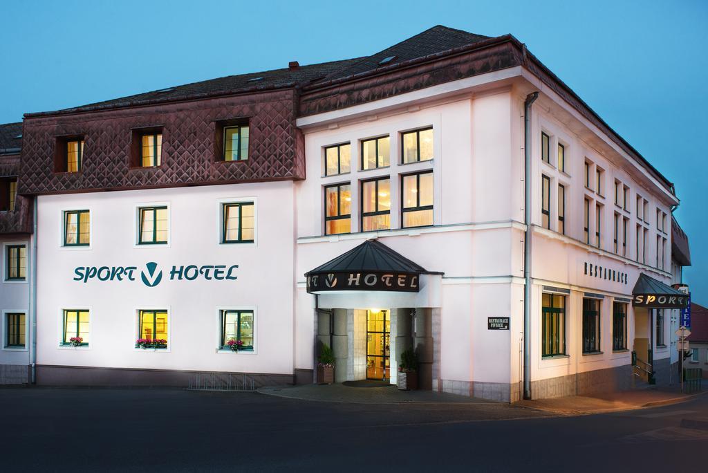 Sport-V-Hotel Hrotovice Exterior foto