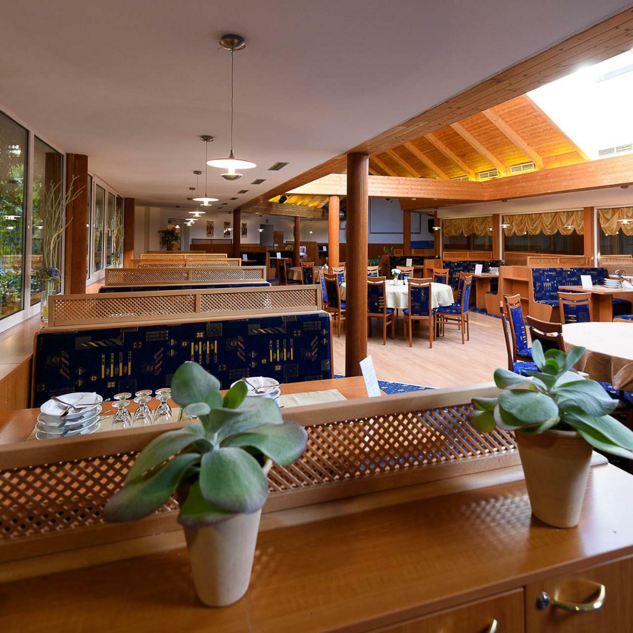 Sport-V-Hotel Hrotovice Exterior foto